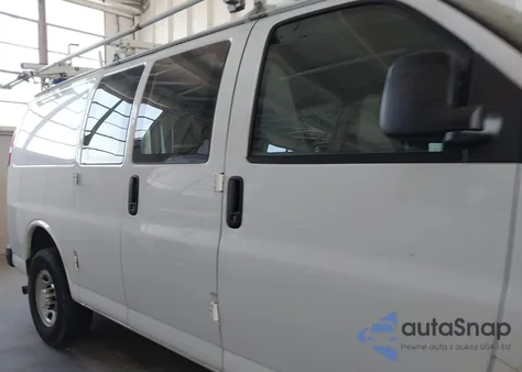 2015 Chevrolet Express 2500 Work Van z USA, uszkodzony, nr VIN 1GCWGFCF9F1277631